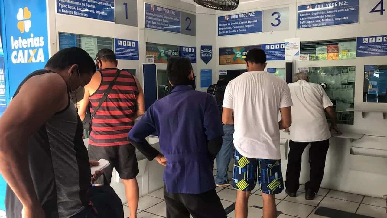 Caixa fecha lotérica por 2 meses e deixa clientes na mão