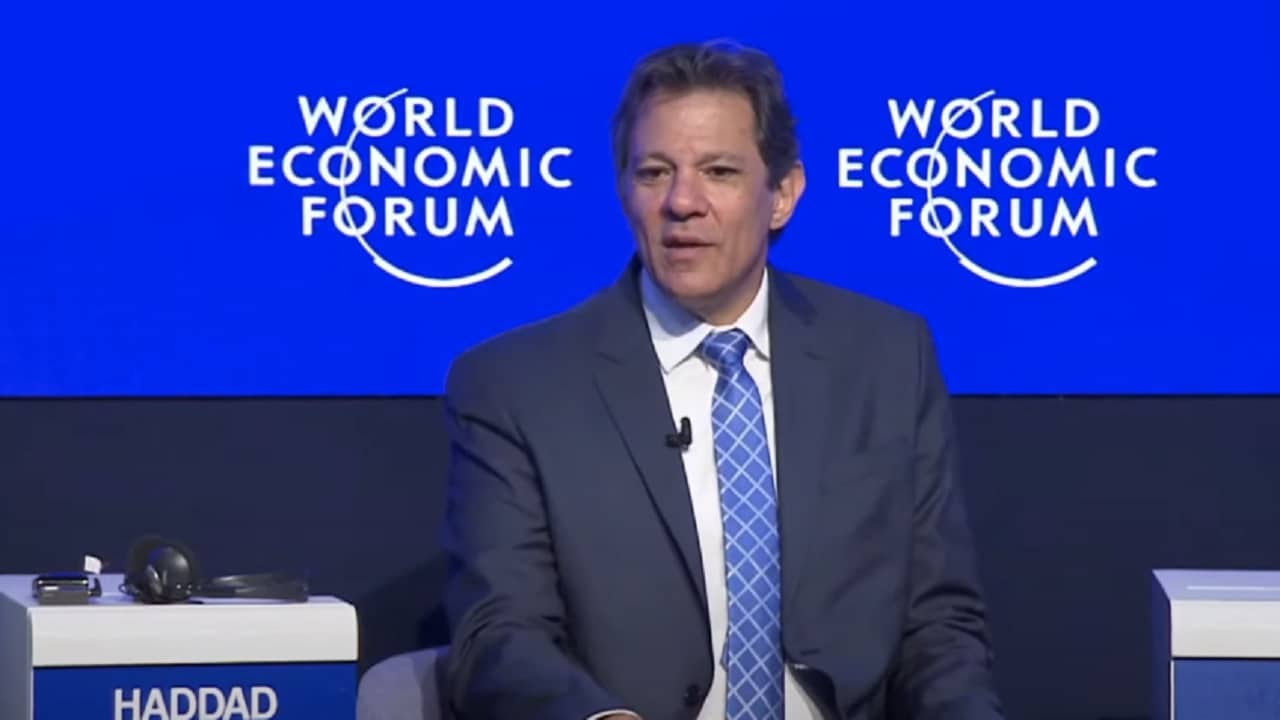 Rendimento anual para pagar Imposto de Renda deve baixar e Haddad explica o motivo