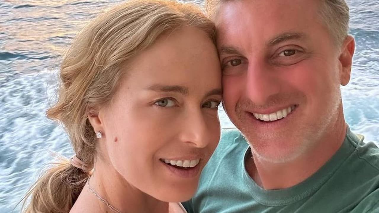 foto mostrando o casal Angélica e Luciano Huck