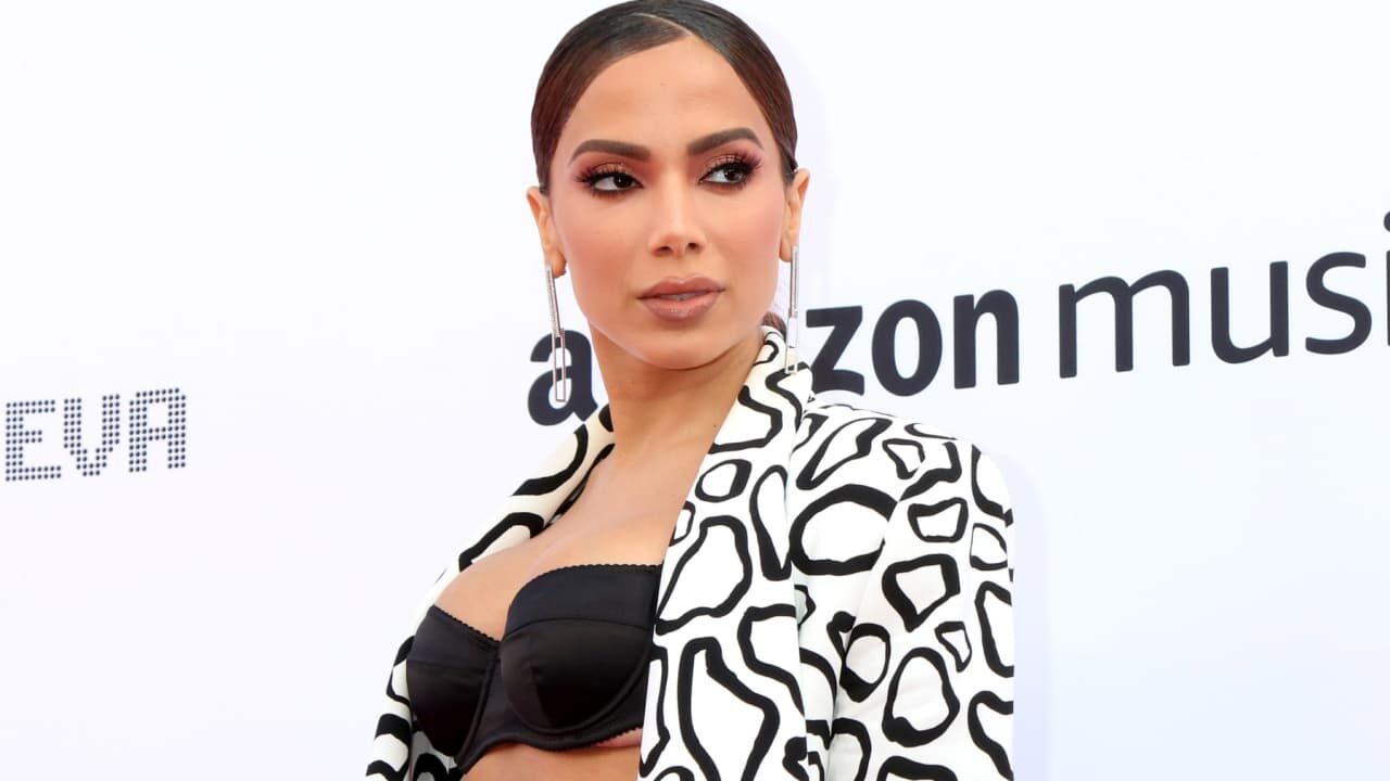 cantora Anitta no tapete vermelho do Variety 2021 Music Hitmakers Brunch