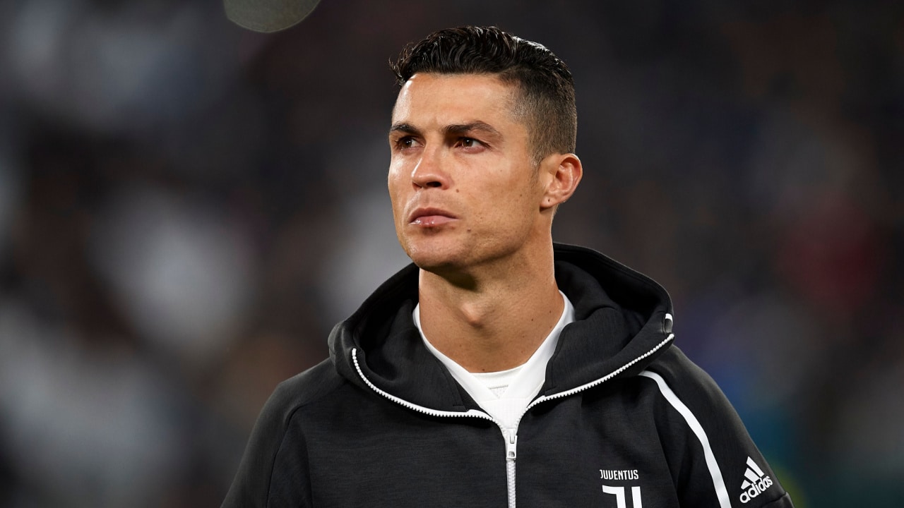 Cristiano Ronaldo se torna a pessoa mais bem paga por fazer um post publicitário; veja quanto ele ganhou