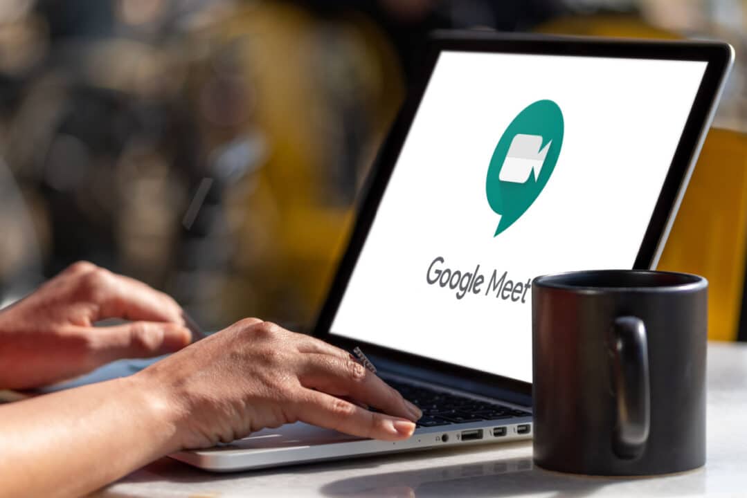 Notebook exibindo Google Meet