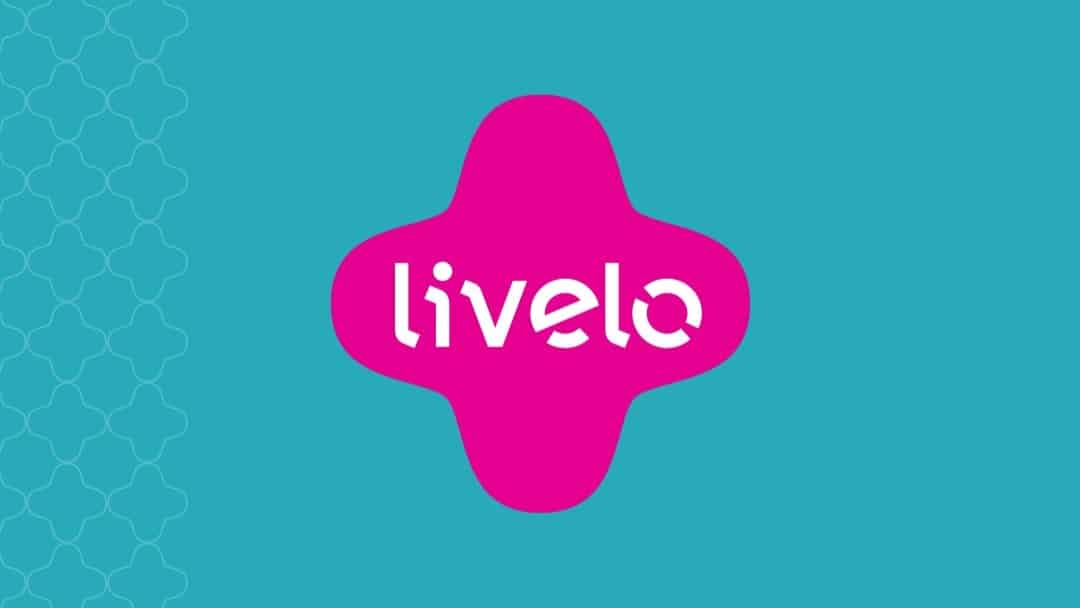 Logo do programa de recompensas Livelo sobre fundo azul