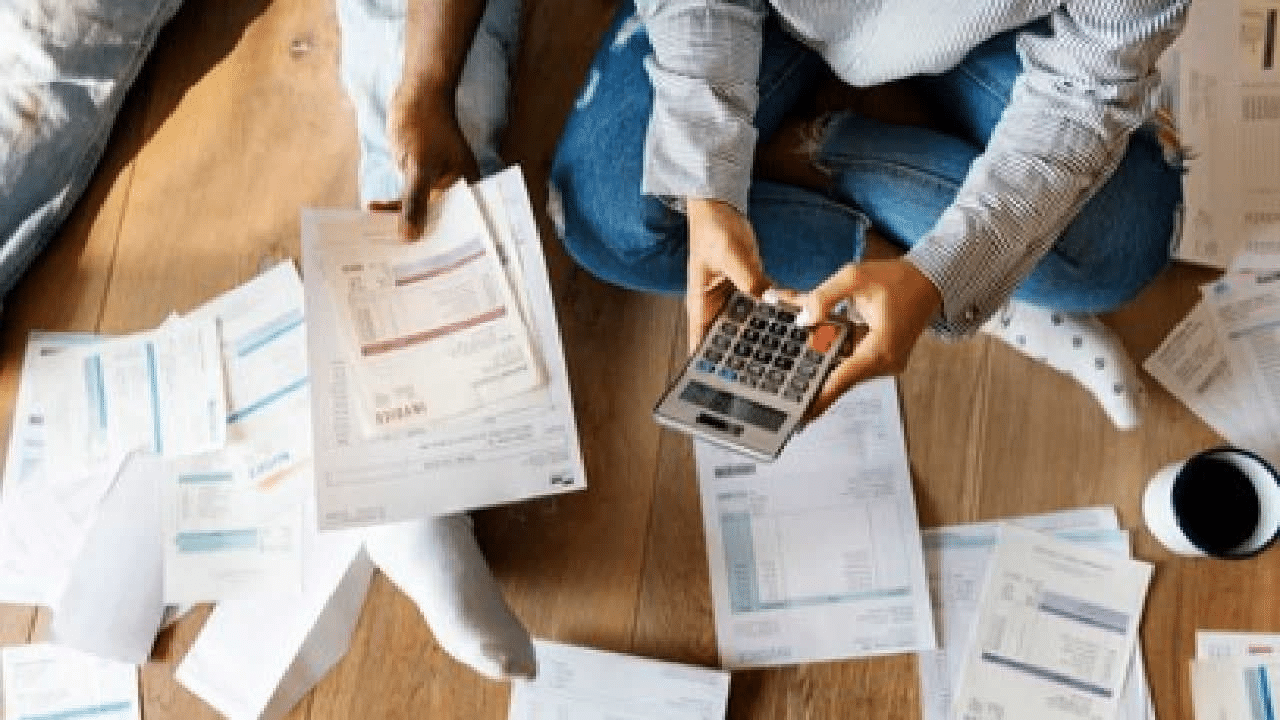 Está com dívidas? Saiba como se organizar para sair da situação