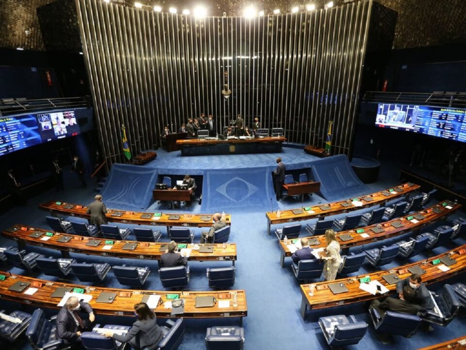 Imagem do plenário do Senado Federal brasileiro.