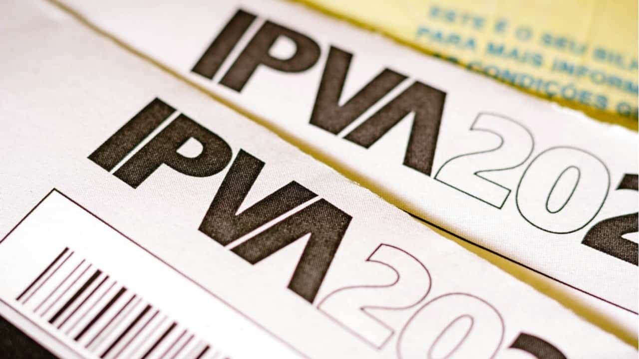 Imagem de duas guias de pagamento do IPVA