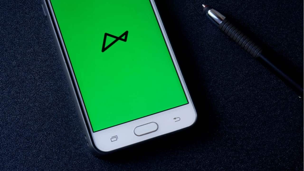 Logo do Next em um celular