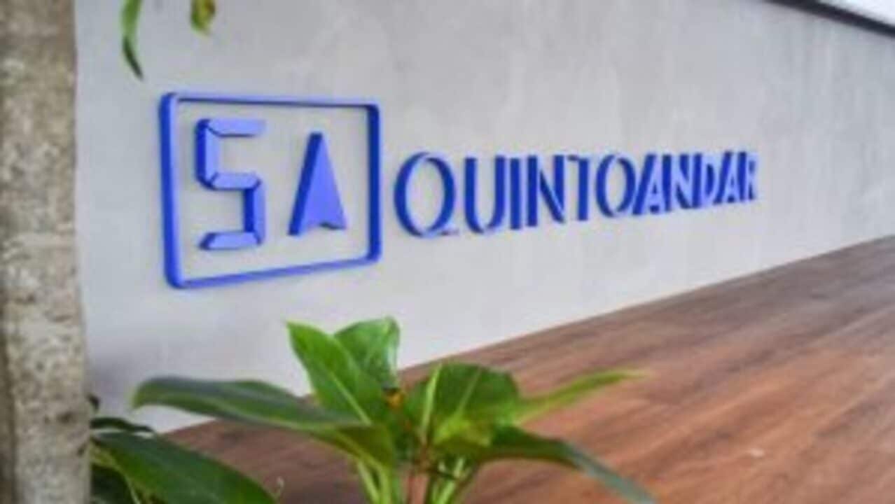 Letreiro com logo do QuintoAndar