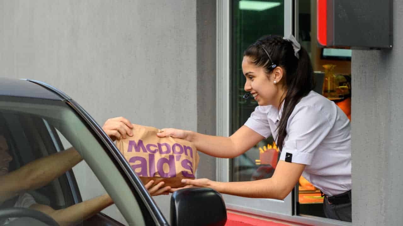 Você não vai acreditar! Estas celebridades já trabalharam no McDonald’s!