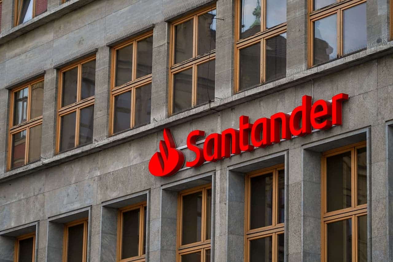 Santander oferece ótimo auxílio para mulheres