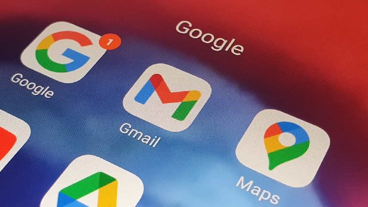 Imagem de uma tela de celular com os aplicativos Google, como Gmail e Maps