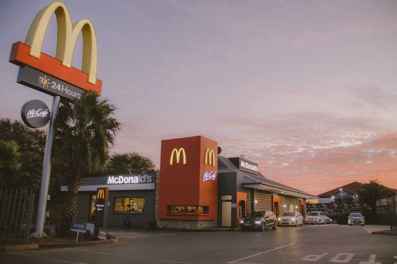 Inovação do McDonald’s pode fazer empresa demitir funcionários? Entenda