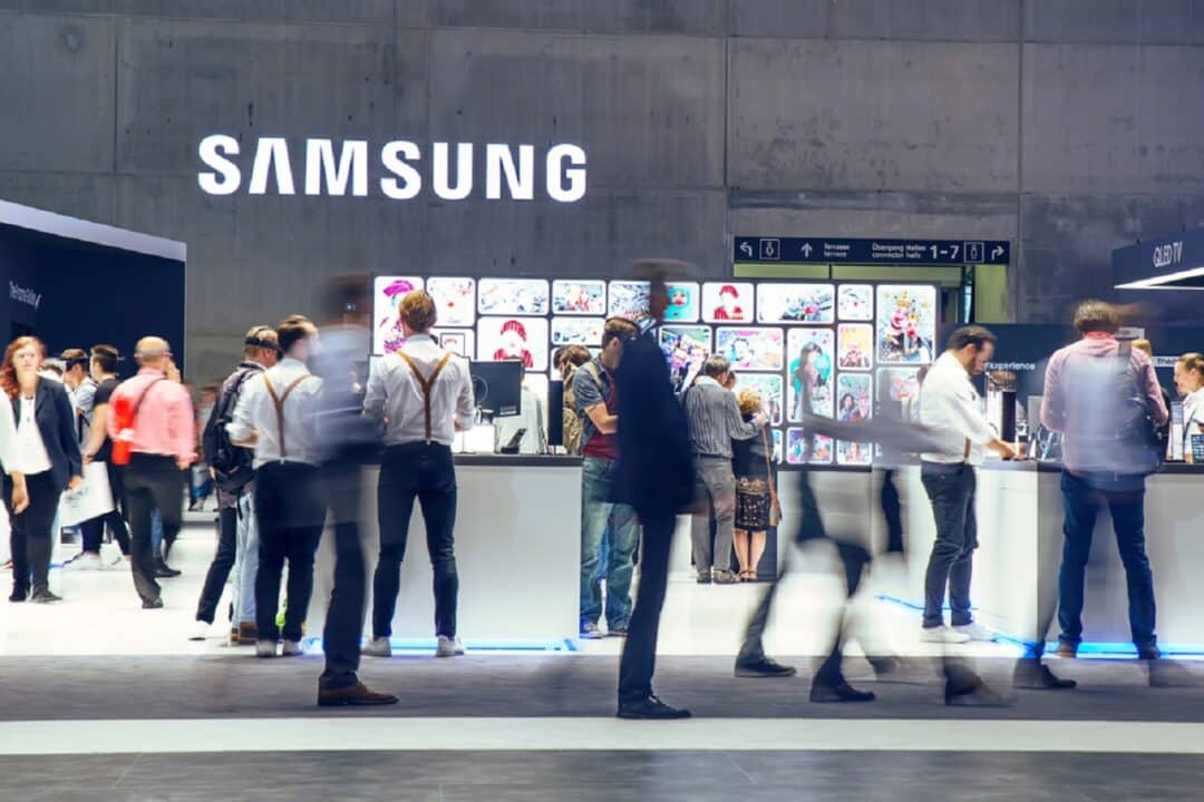 Fachada de uma loja da Samsung.