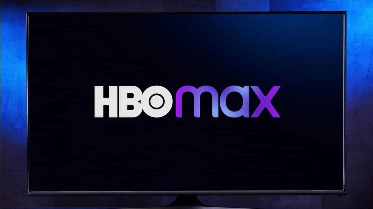 Tela de TV com logo da plataforma HBO Max