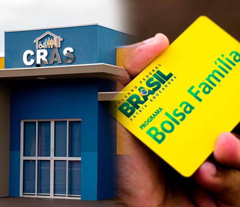 Montagem com imagem de uma das unidades do CRAS, ao lado direito. Do lado esquerdo está um cartão do Bolsa Família na mão de uma pessoa.