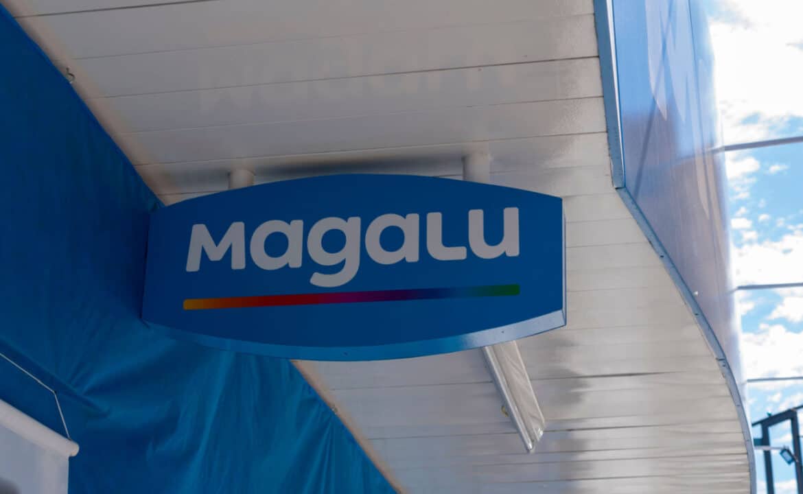 Letreiro de uma loja Magalu