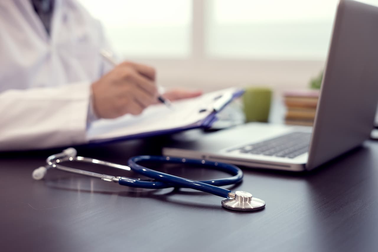 Golpe em médicos: quadrilha usava IA para burlar biometria