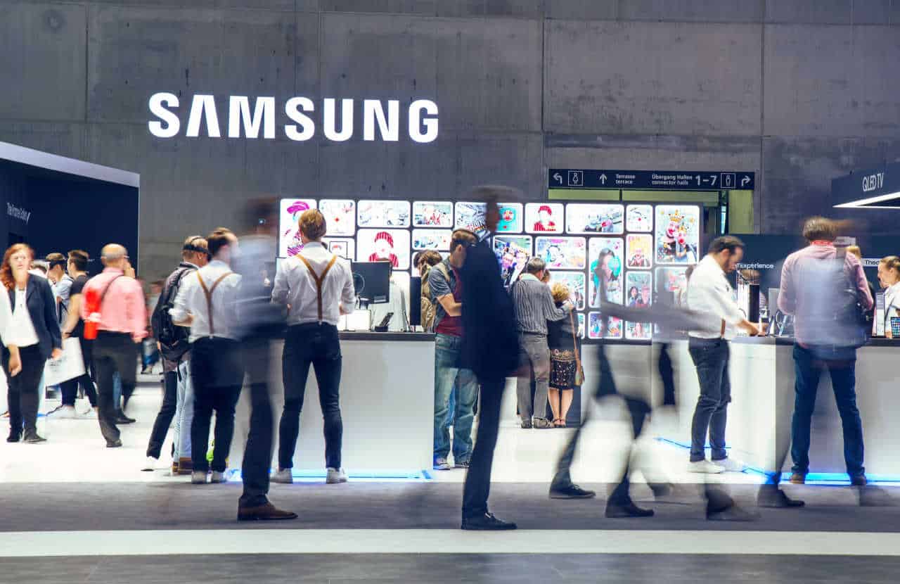 Samsung toma atitude e celulares virão com novo item na caixa