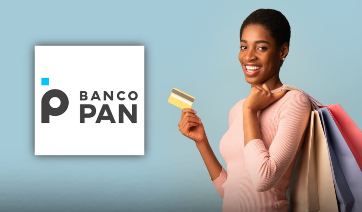 Mulher com cartão de crédito Banco Pan e sacolas de compras nas costas