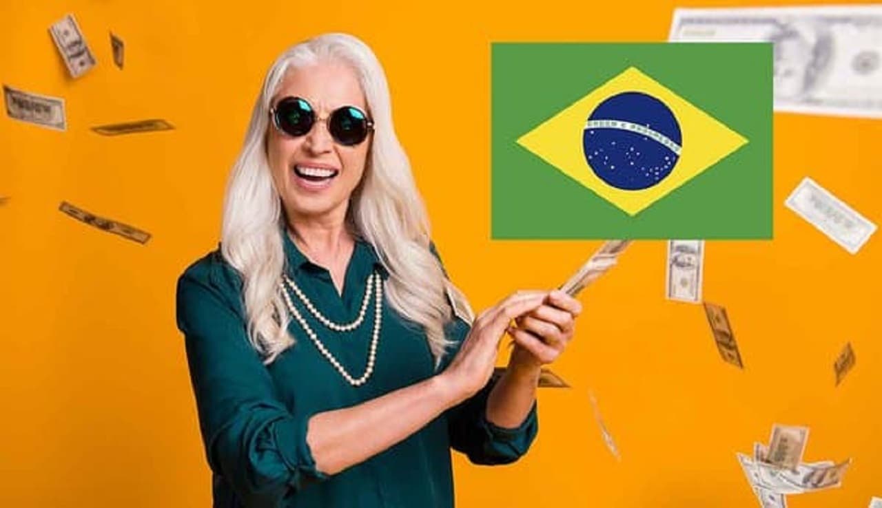 imagem de uma mulher loira e rica jogando cédulas de dinheiro no ar, ao lado está a miniatura da bandeira do Brasil
