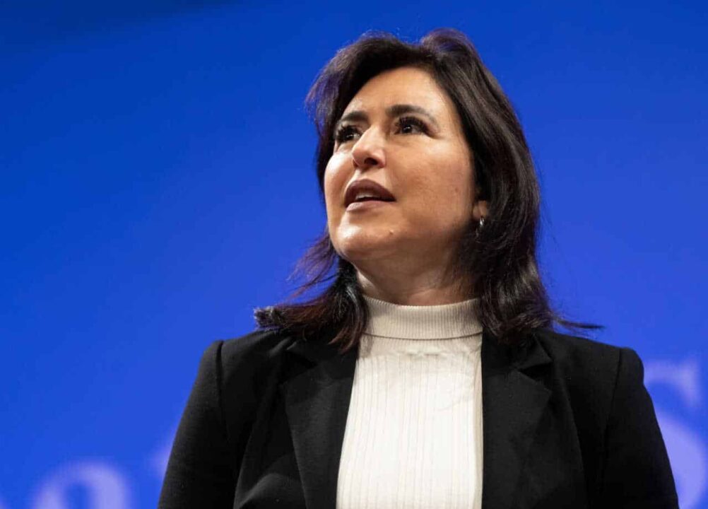 Ministra do Planejamento, Simone Tebet, falando com a impressa
