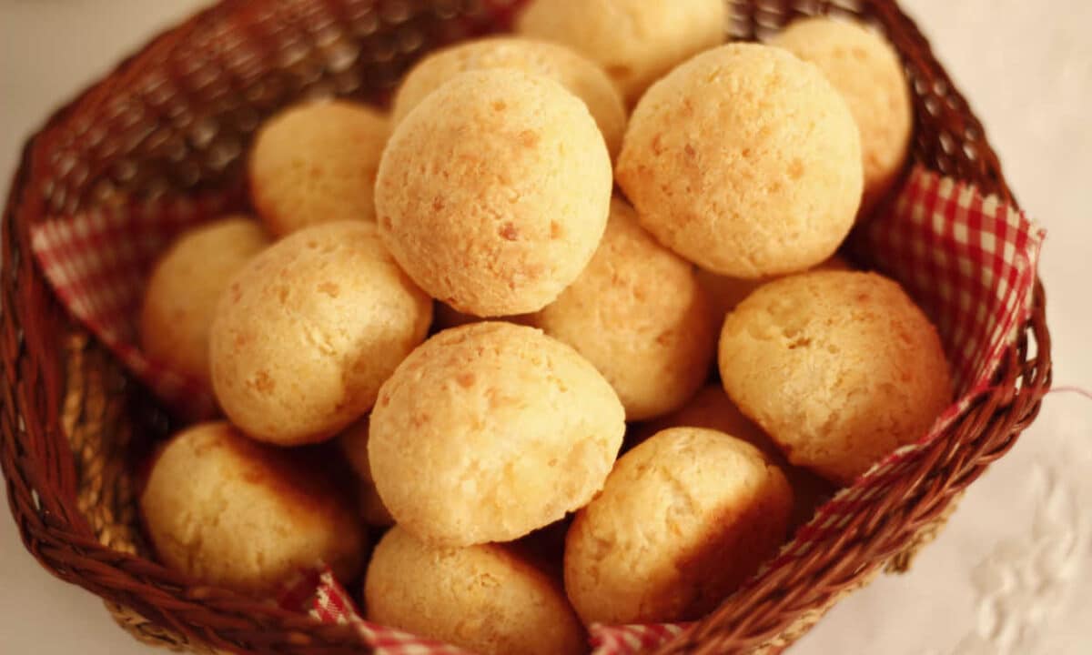 Cesta de pão de queijo
