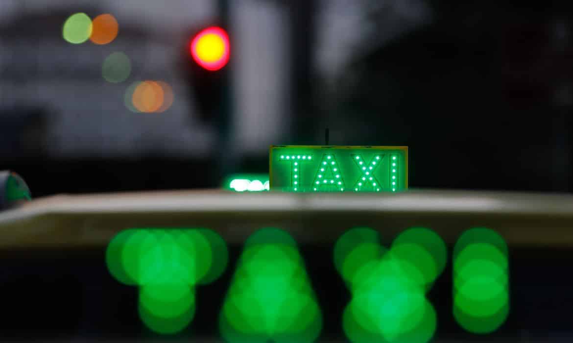 Golpe em táxis falsos causa prejuízo de R$ 4,8 bilhões: Entenda como a fraude acontece