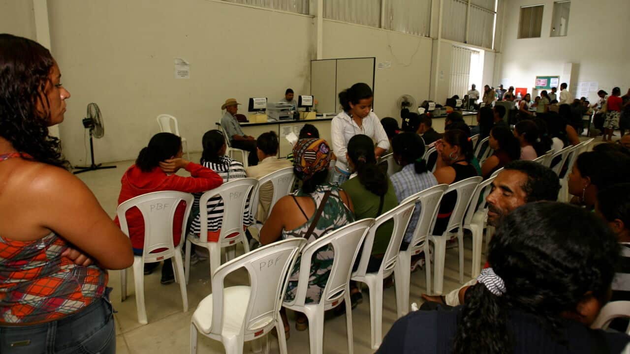 Beneficiários do Bolsa Família aguardando atendimento em posto do CadÚnico (Cadastro Único).