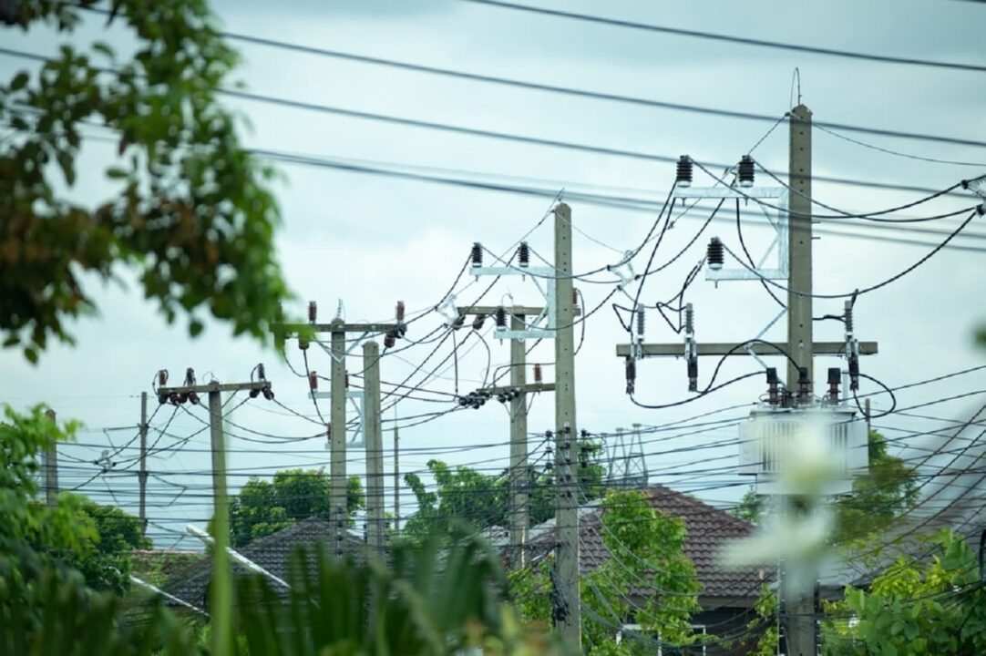 Imagem de postes de iluminação aneel