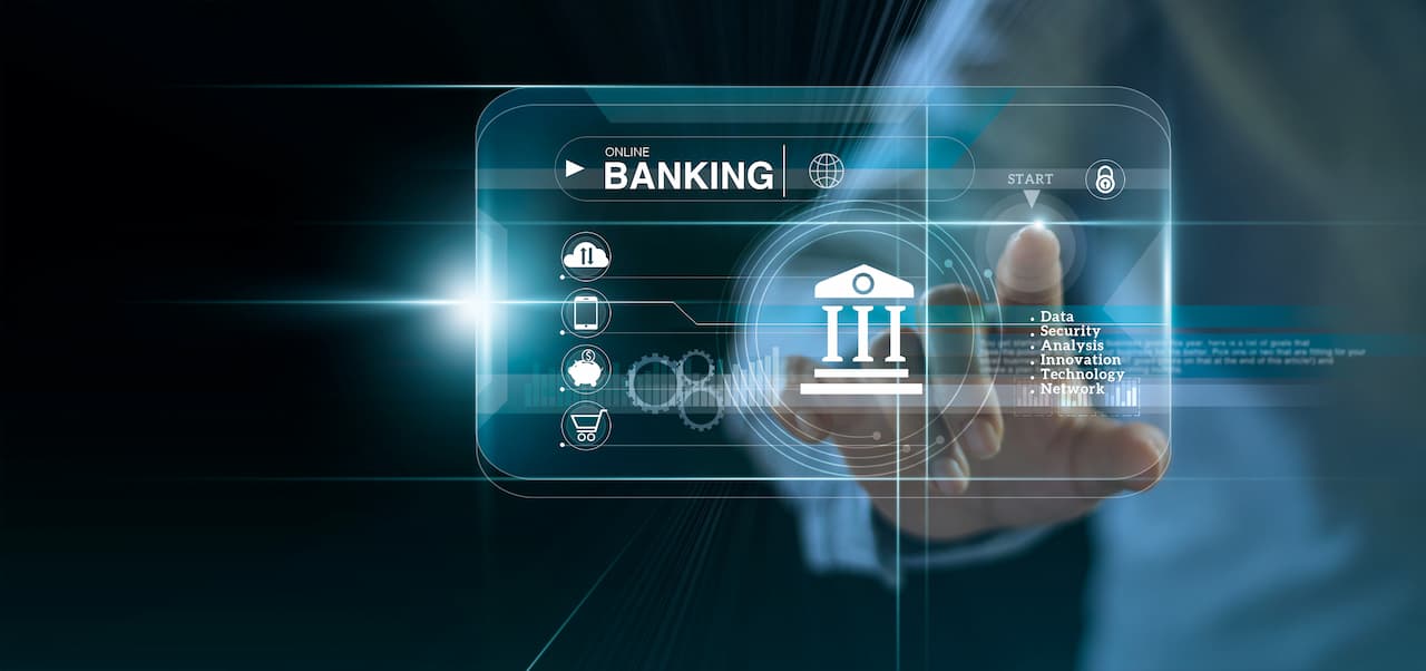 Mão apontando para uma tela digital com uma aba que representa um banco e suas características