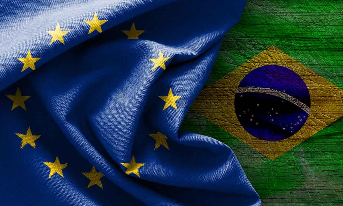 Montagem com as bandeiras de União Europeia e do Brasil lado a lado