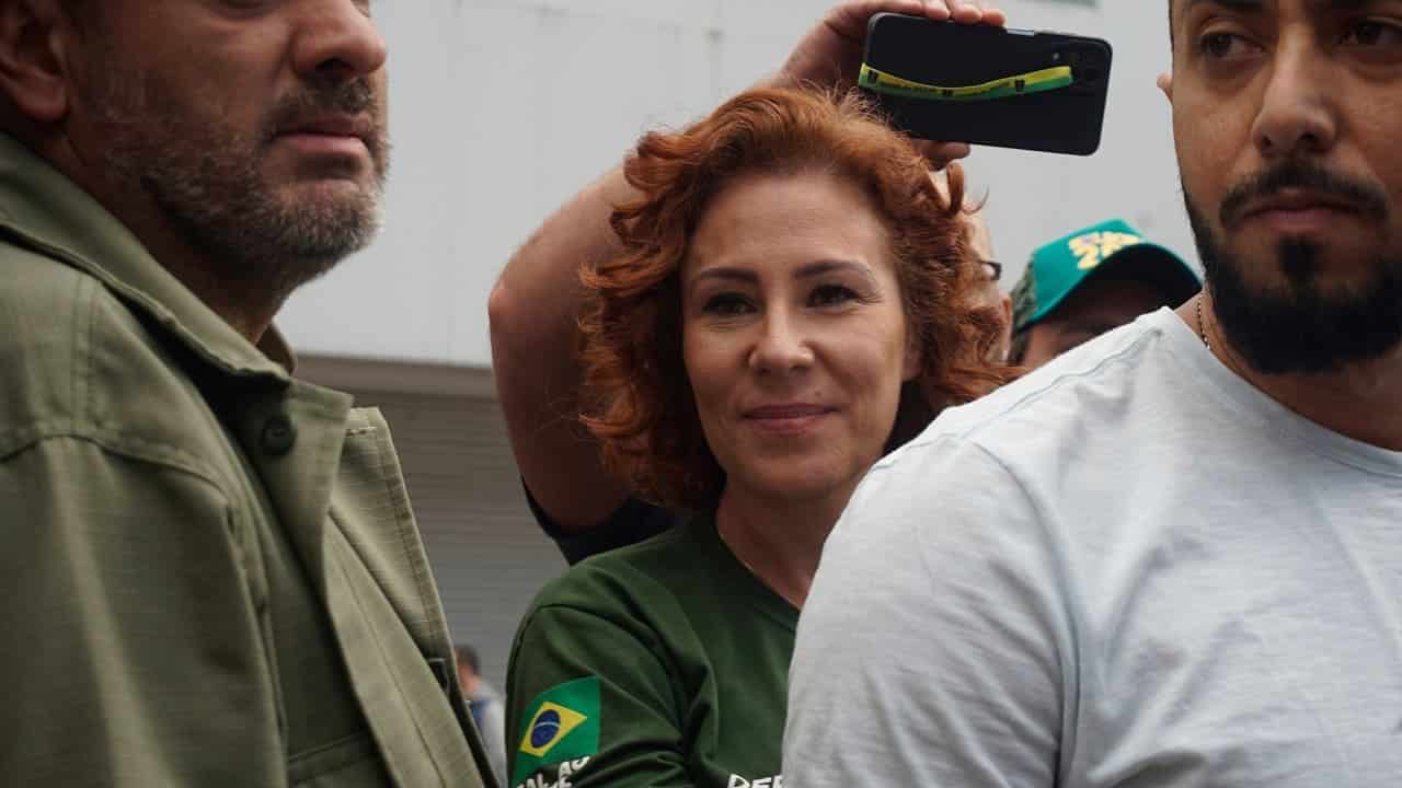 Zambelli continua detida após terceira audiência na Itália; laudo será analisado