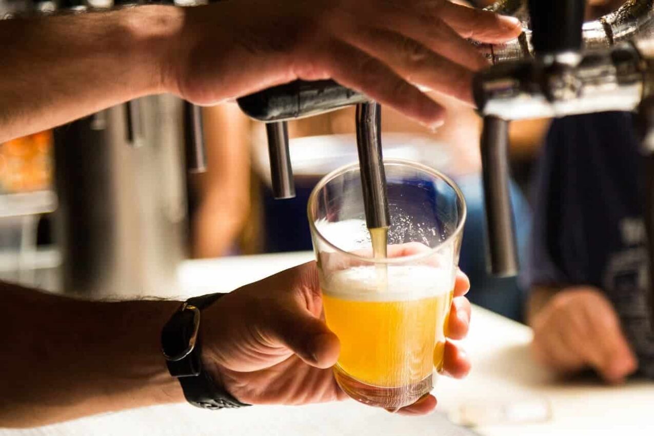 Bar vai dar chopp grátis para quem tem nome sujo na Serasa