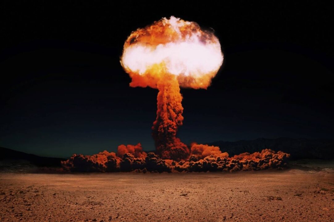 local sendo atingido por ataque nuclear