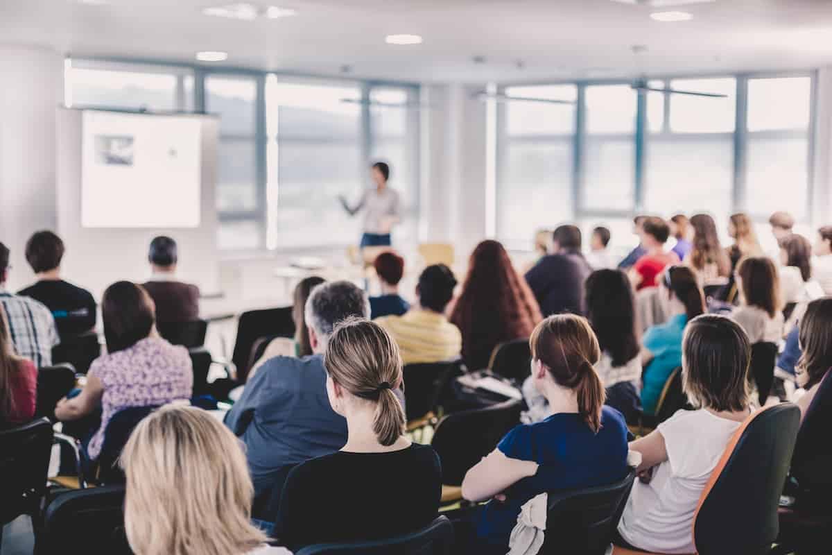 Universidade fecha as portas e linhas de ônibus são alteradas; entenda motivo