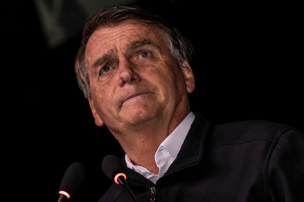 ex-presidente Jair Bolsonaro com expressão de preocupação