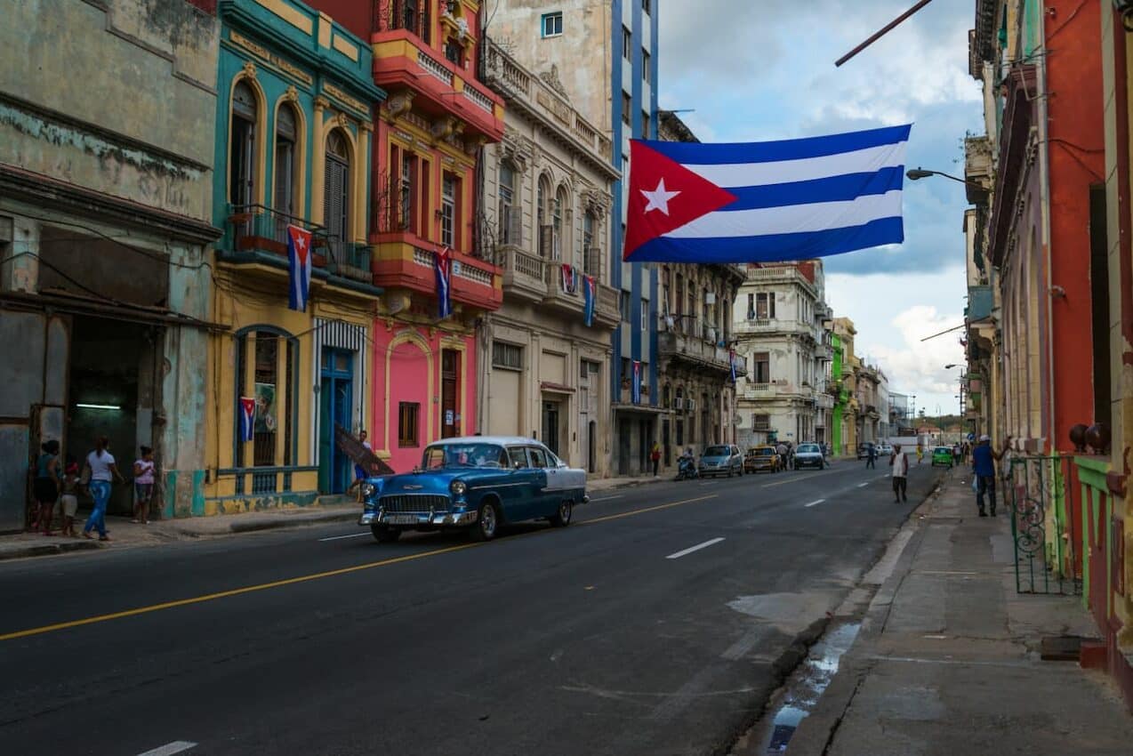 Cuba revela que não pode pagar dívida de R$ 2,62 BILHÕES com Brasil e faz apelo a Lula