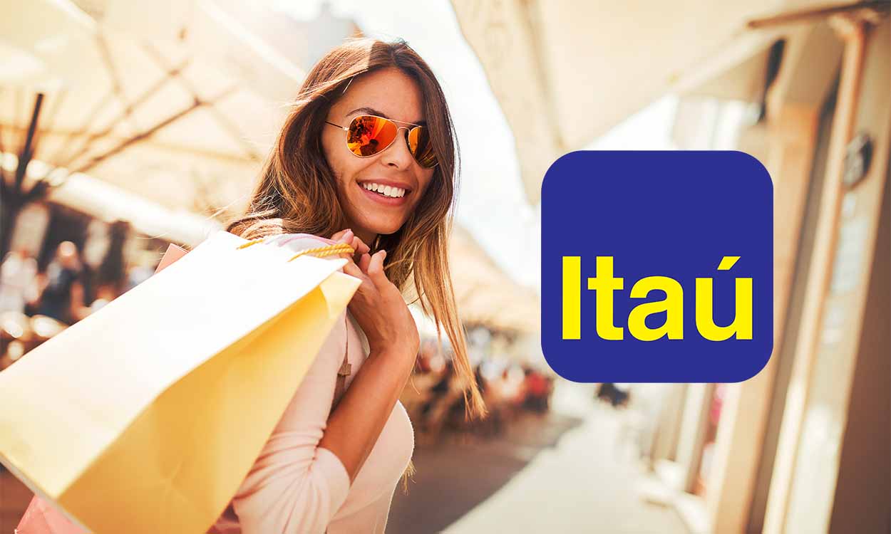 Mulher sorrindo com sacolas de compras e logo do Itaú
