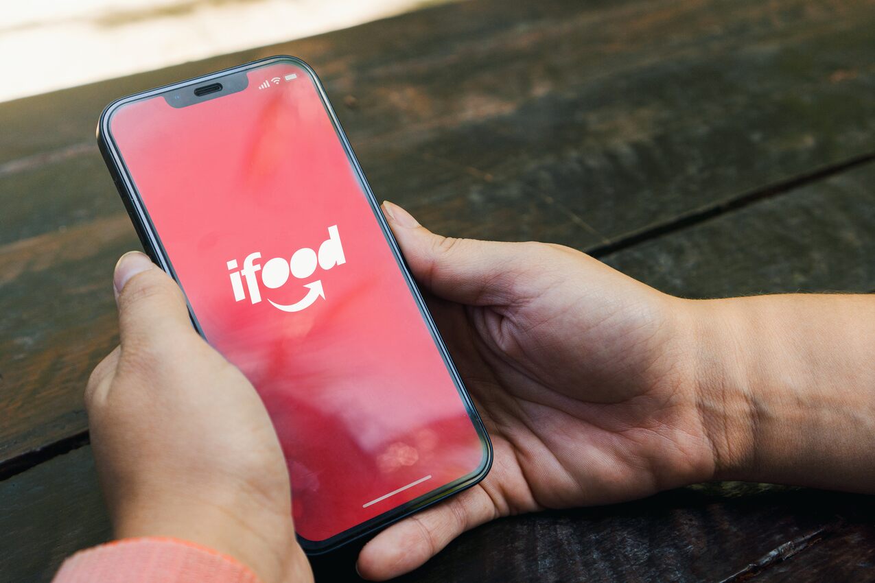 iFood passa a cobrar taxa de serviço em todos os pedidos; veja o que muda