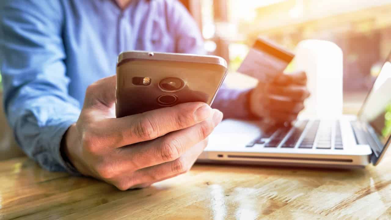 Banco Safra altera política de isenção dos cartões de crédito; veja como fica agora