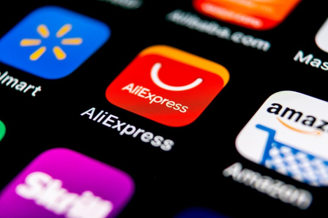 Aplicativo AliExpress em celular de usuário