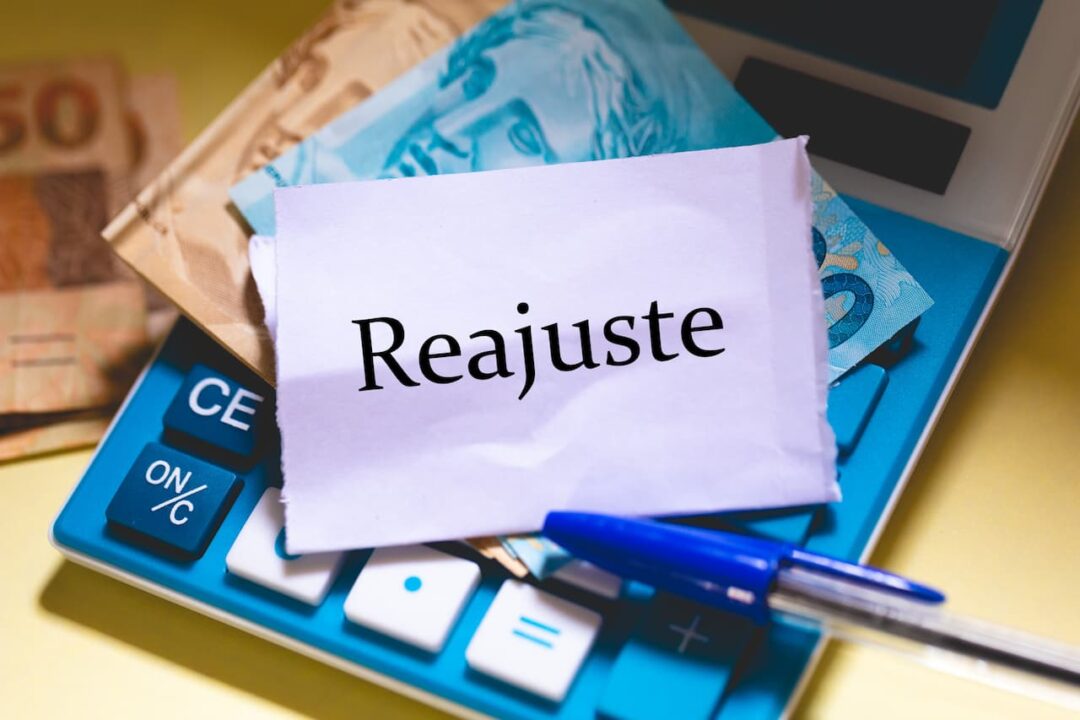 reajuste, calculadora e cédulas de reais
