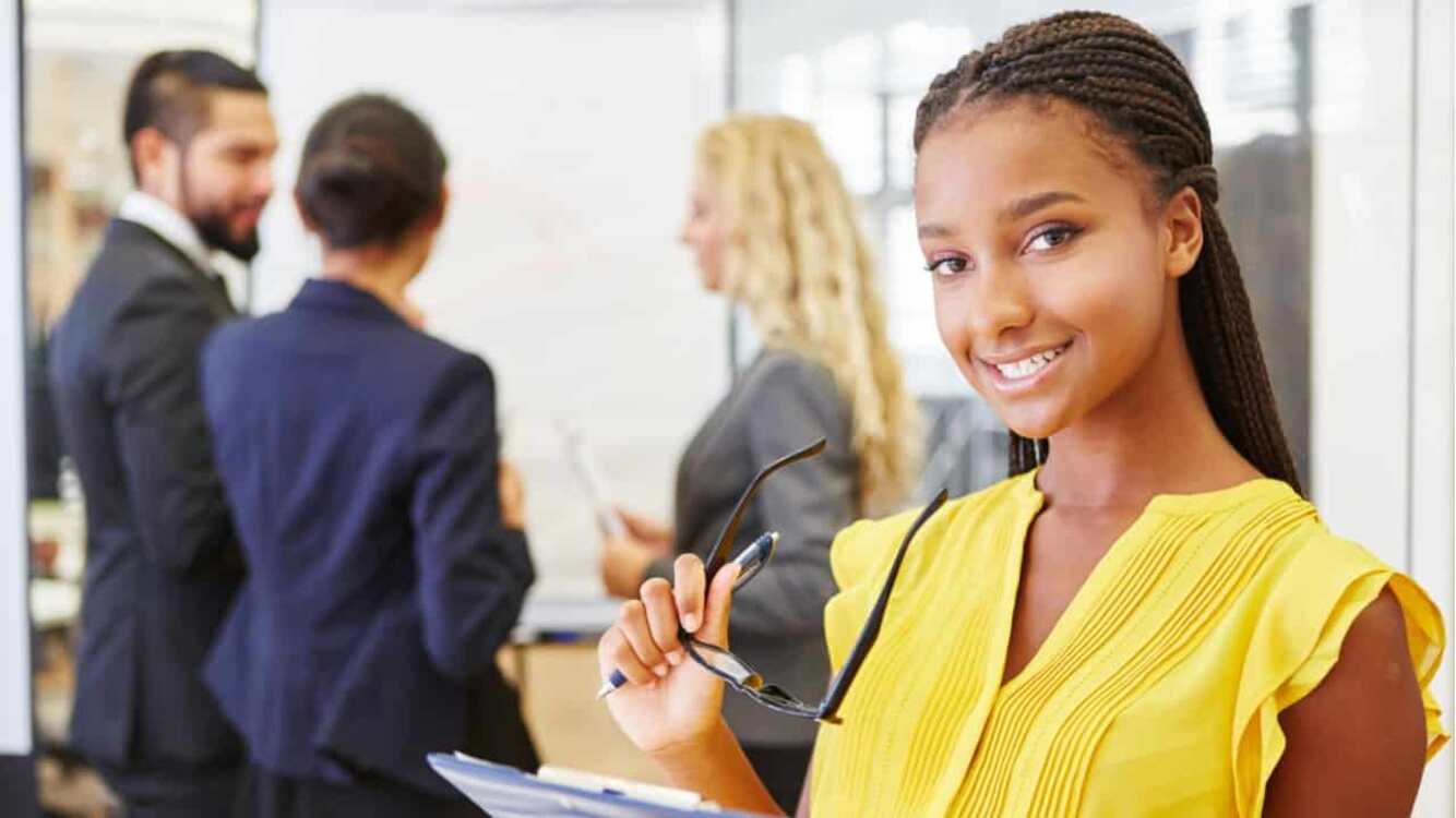 Rio de Janeiro abre quase 9 mil vagas para estágio e jovem aprendiz: saiba como participar