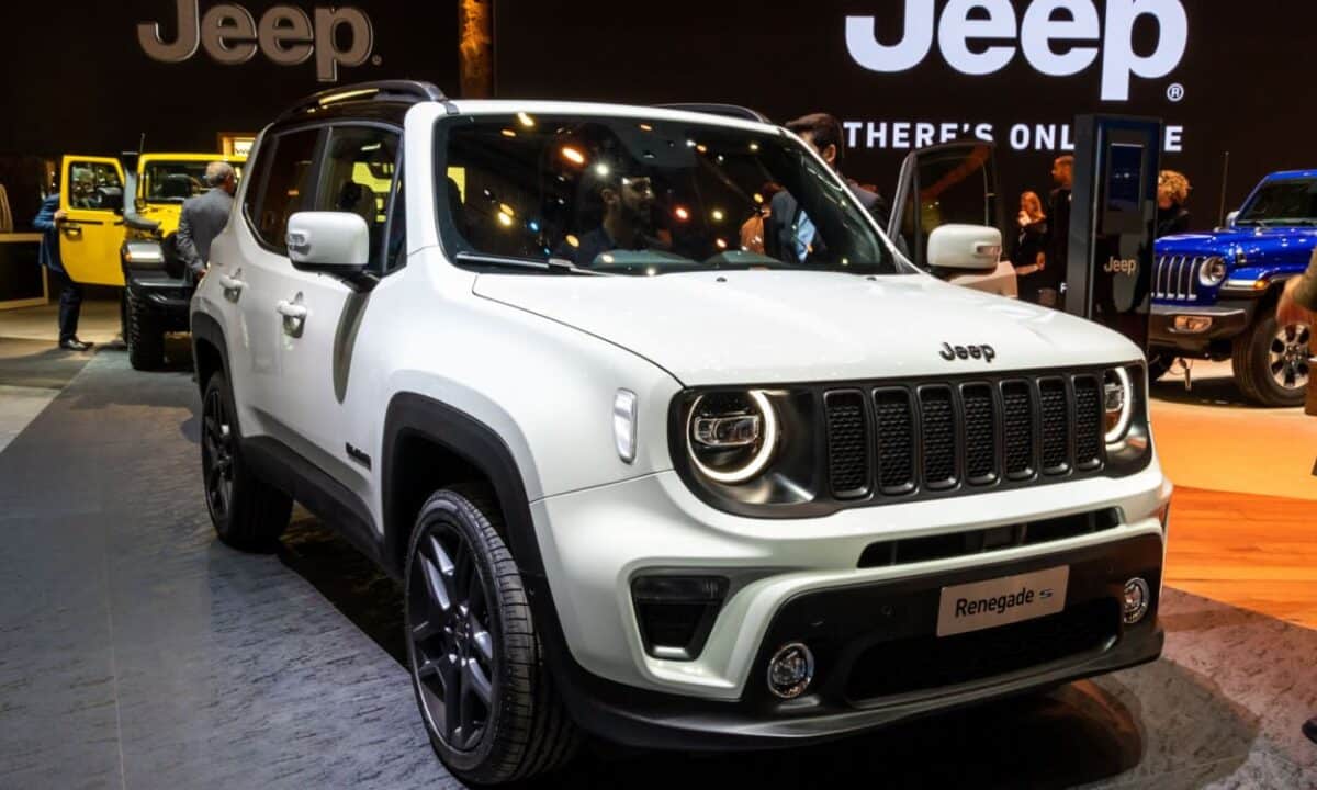 Jeep Renegade em um salão do automóvel com desconto