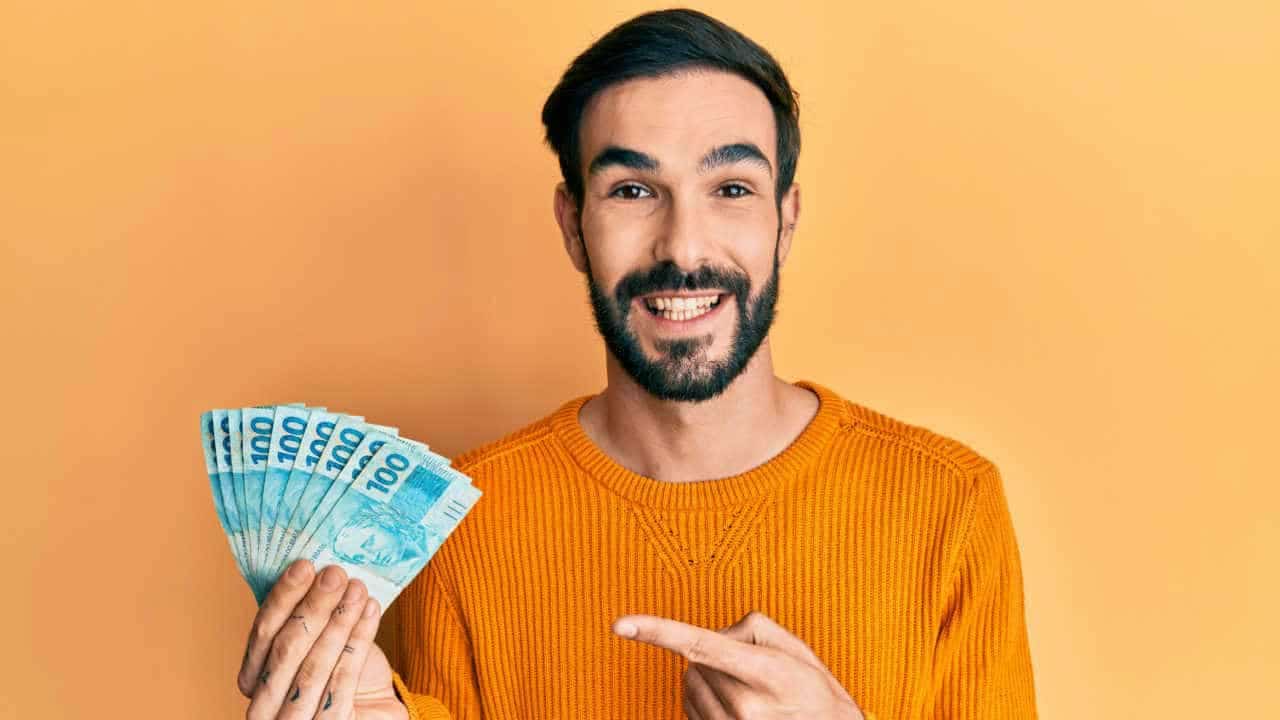 Governo libera mais uma parcela de R$ 1.000 e divulga lista de beneficiários; saiba mais