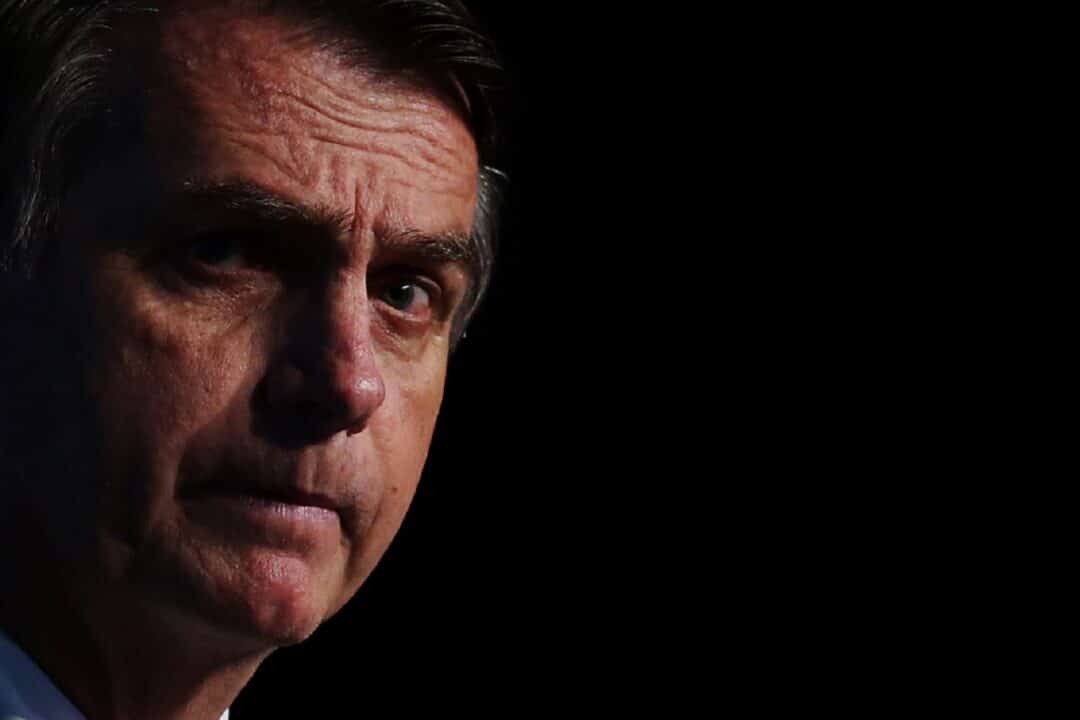 Imagem focada no rosto de Bolsonaro