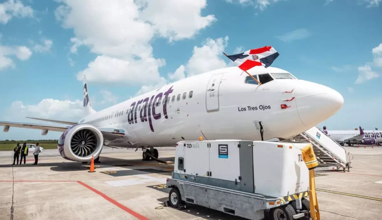 Avião da Arajet no chão