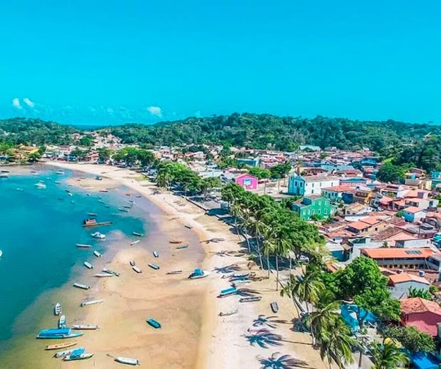 A imagem mostra parte da cidade de Itacaré-Ba.