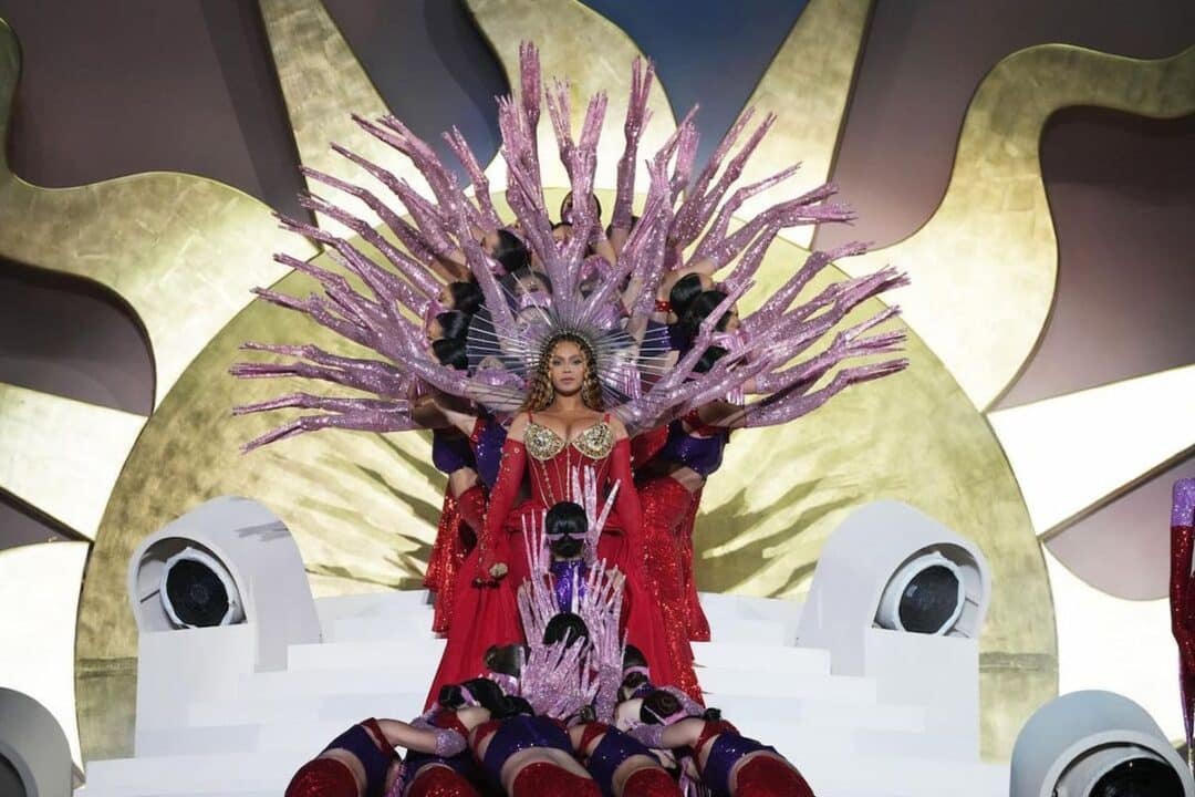 Imagem de Beyoncé em uma apresentação em Dubai