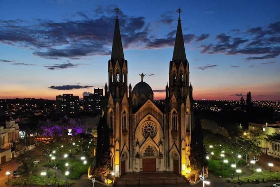 A imagem mostra uma parte turística da cidade de Botucatu